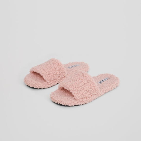 Noize Shoes - NWT Noize Millennial Pink Shearling Slippers